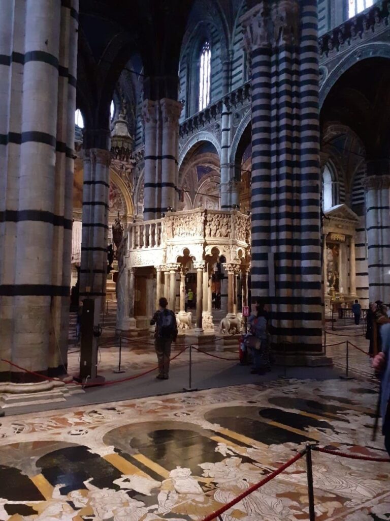 Interno cattedrale Santa Maria Assunta